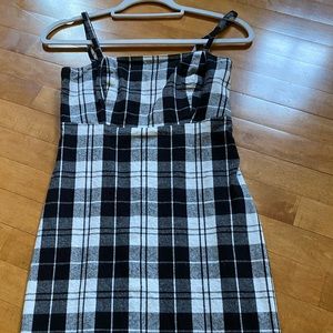 Hollister dress. XS. Black and white.